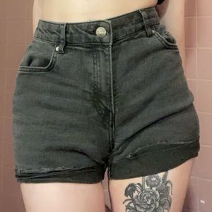 🦇H&M shorts for Sale🦇